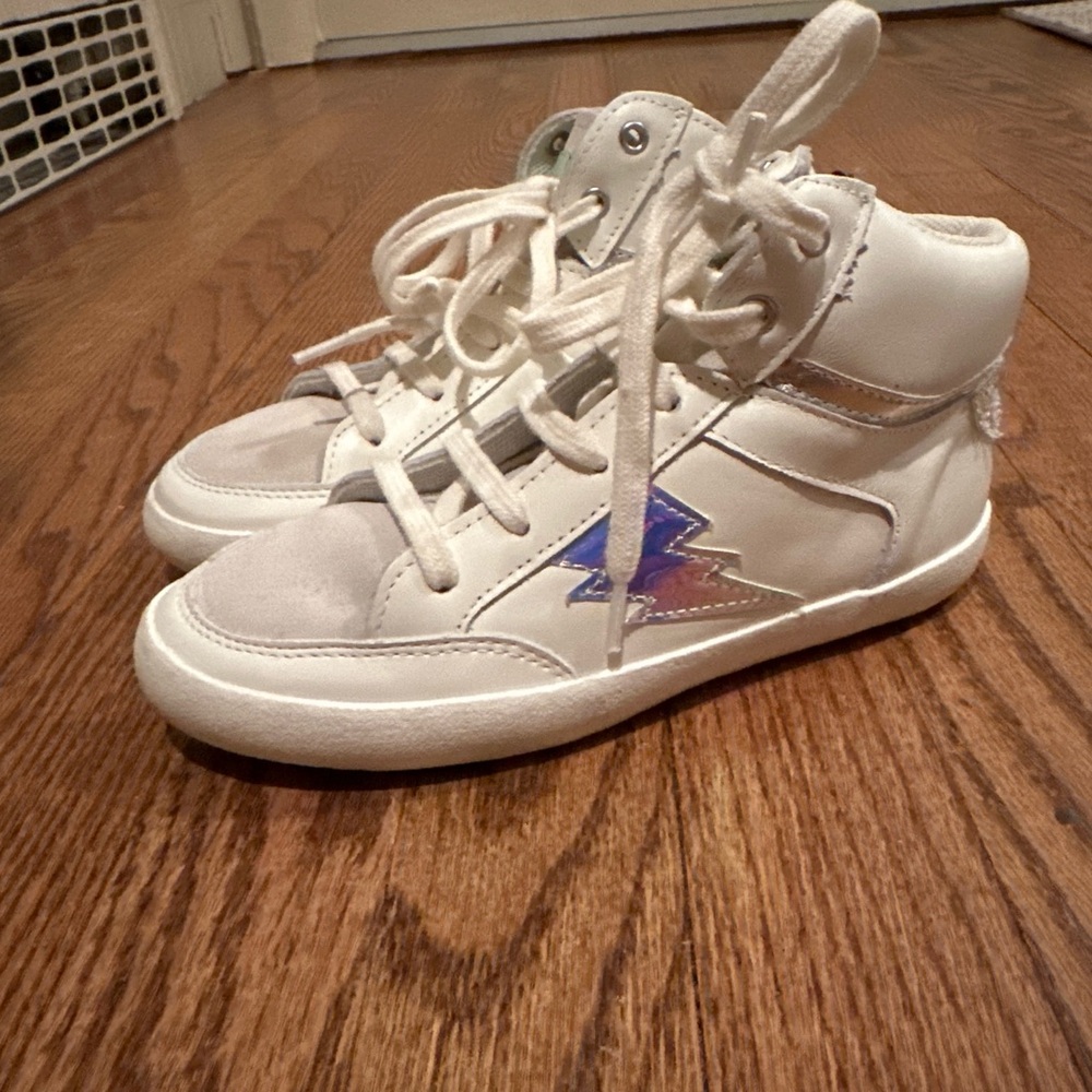 Kids White High-Top Sneakers with Iridescent Bolt Accent